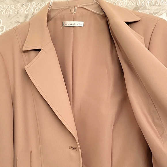 Laura Studio Tailored Tan Blazer, LIKE NEW. Fully Lined, Pockets! 10 - Picture 7 of 9